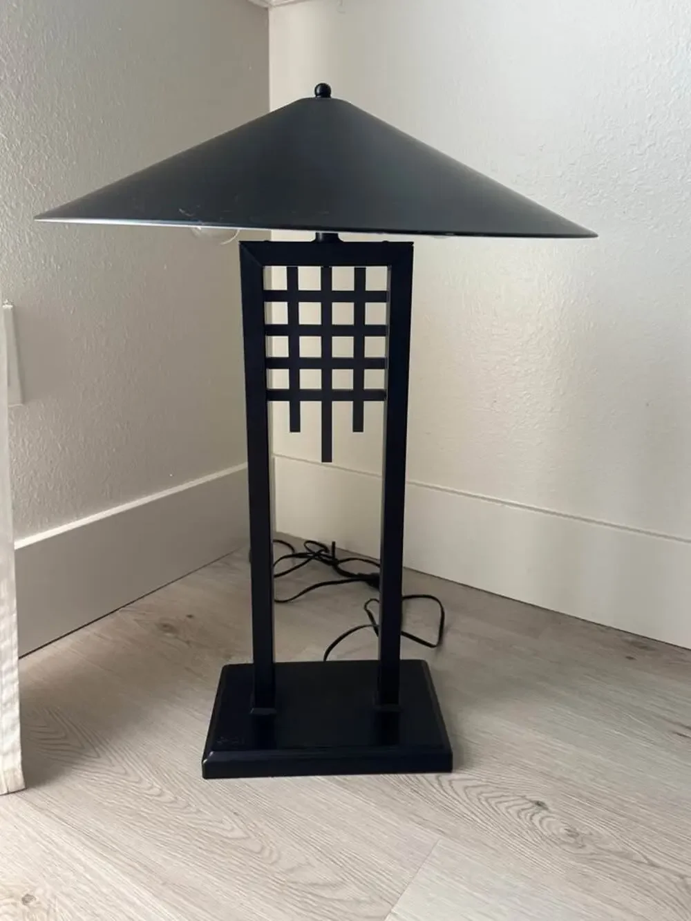Vintage Arts & Crafts Black Post Modern Mid Century Metal Table Lamp